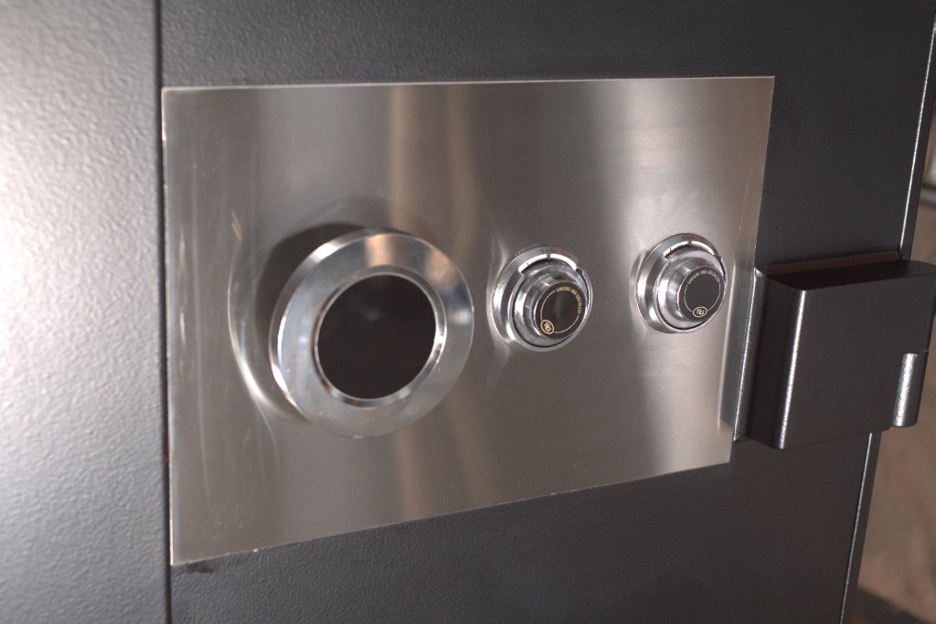 Precision vault combination dial and lock mechanism