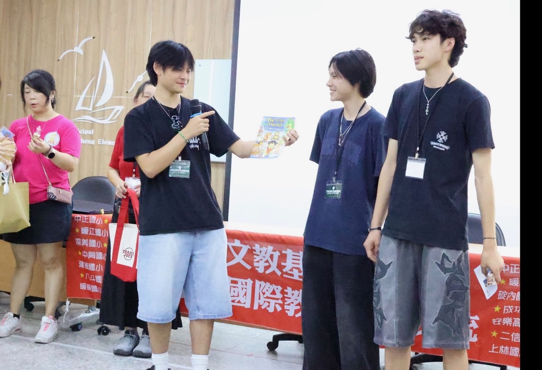 Dollar Sense team presenting The Dragon Market
