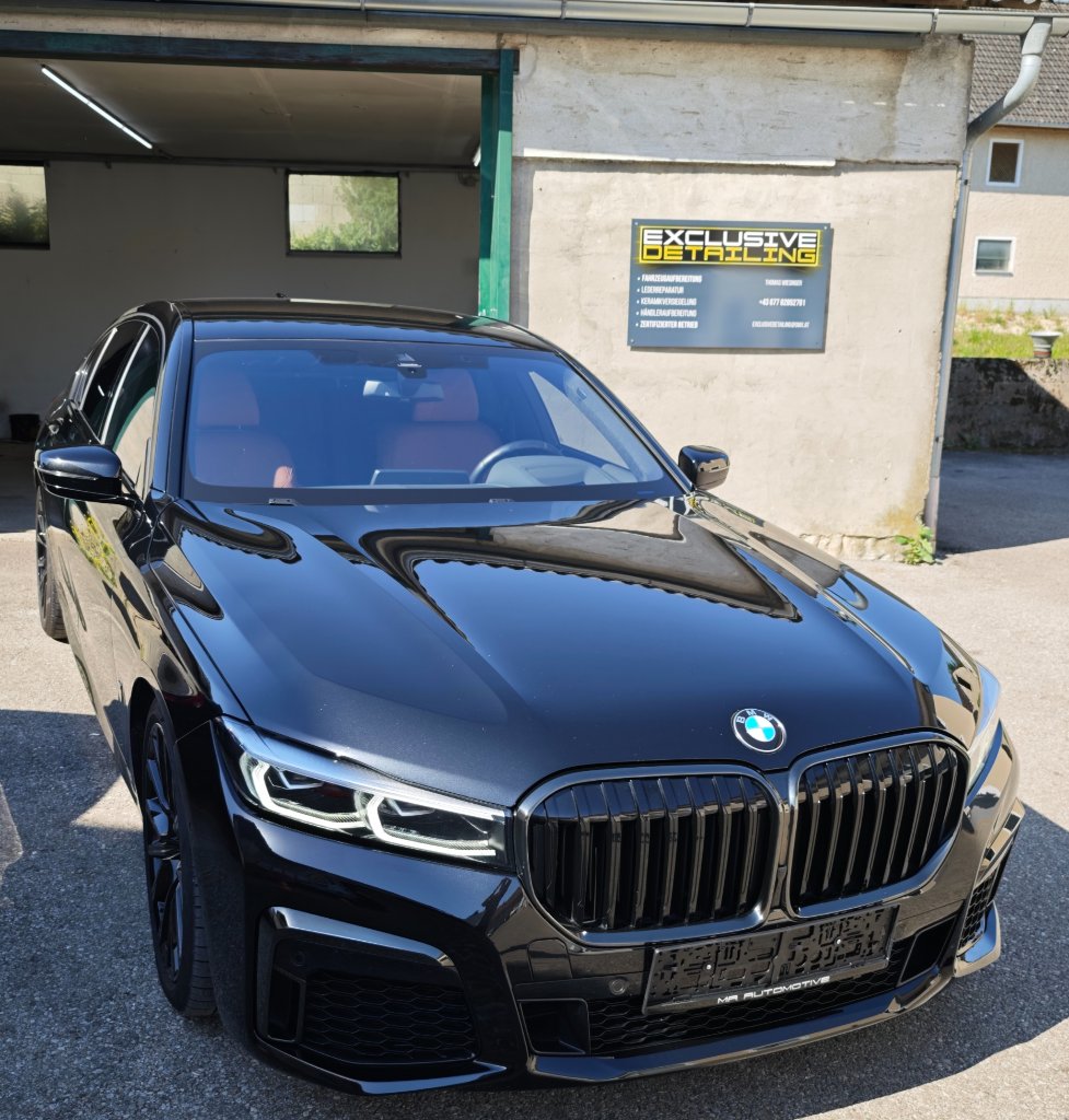 BMW 7er nach der Aufbereitung vor dem Exclusive Detailing Studio
