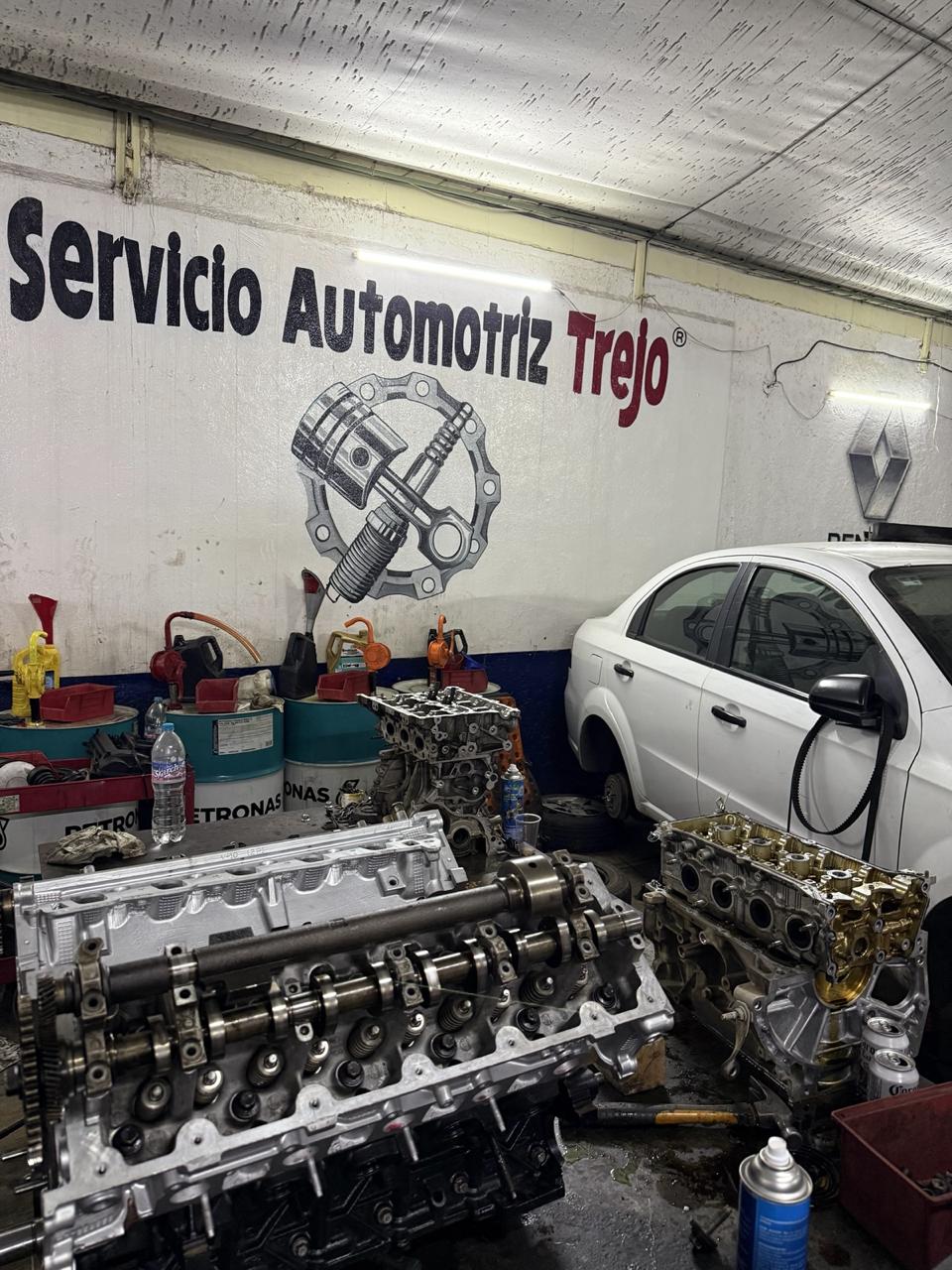 Trabajo en motor, mecánico Trejo