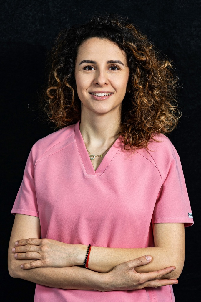 Dr. Alina Secreteanu — Medic Specialist Chirurgie Oro-Maxilo-Facială la Dental Clinic Dr. Peicu