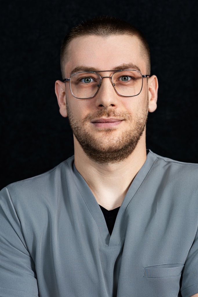 Dr. Barbu Andrei — Medic Stomatologie Generală · Estetică Dentară la Dental Clinic Dr. Peicu