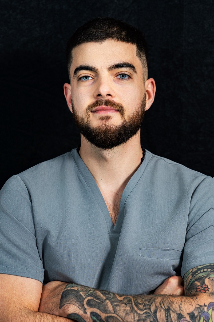 Dr. Rareș Limbășeanu — Medic Endodonție Microscopică la Dental Clinic Dr. Peicu