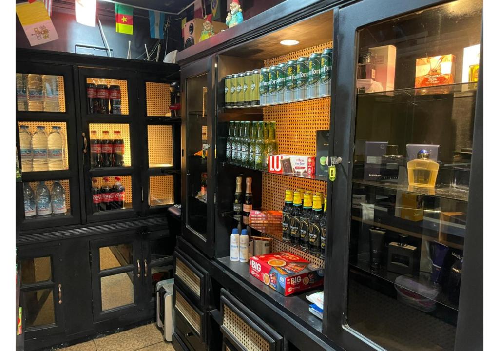 Shop shelving