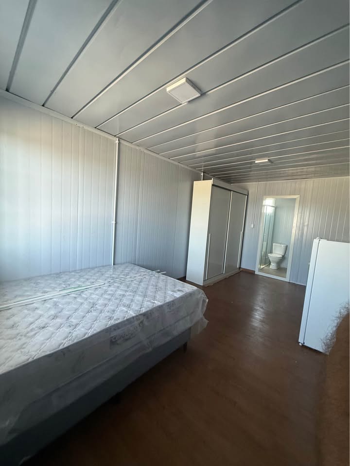 Interior de studio modular com cama e armário