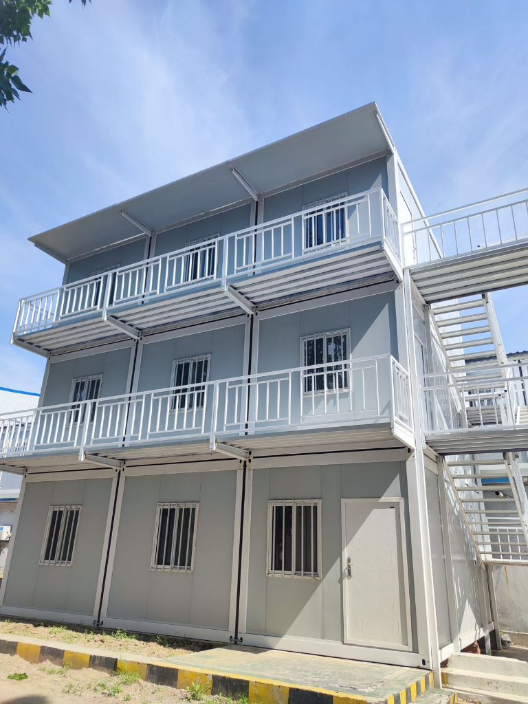 Composição de edifício modular multi-andar