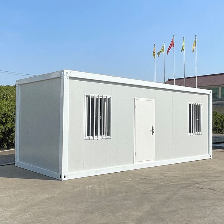 Módulo container instalado em terreno externo