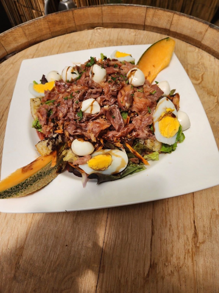 Salade de gésiers de canard, mozzarella et vinaigre balsamique