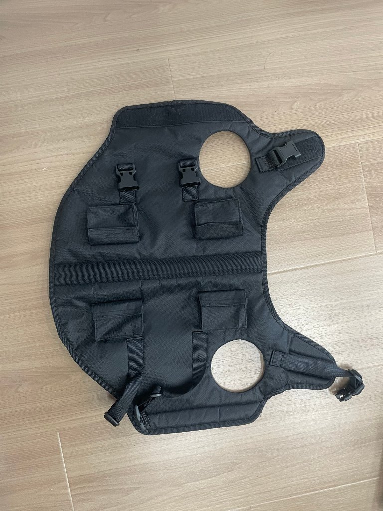 ThermoHarness⢠interior â built-in pockets that hold the thermal gel packs
