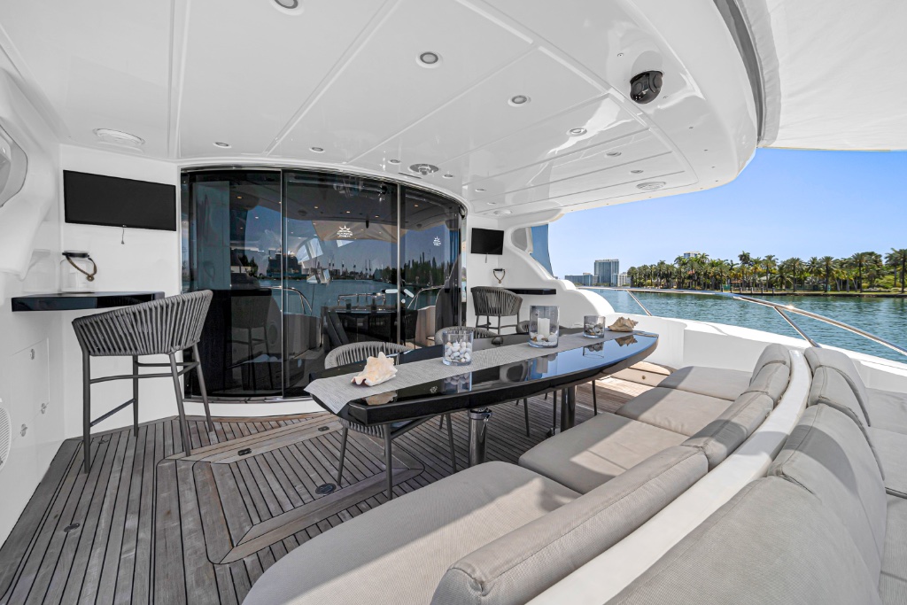 Forward lounging area