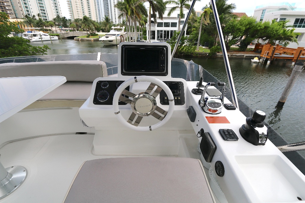 Flybridge helm station