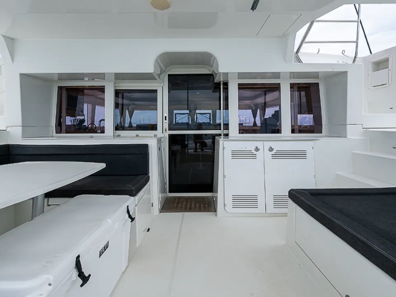 Aft cockpit dining area