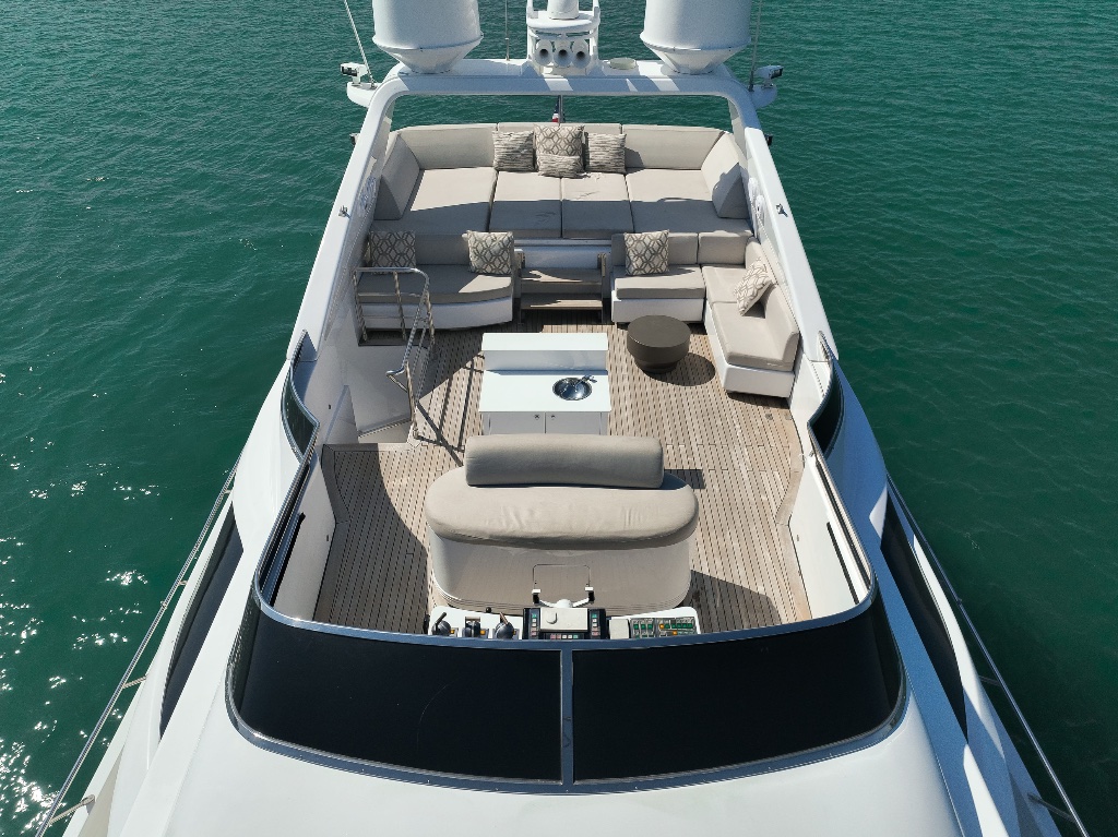 Leopard 105 cruising Miami