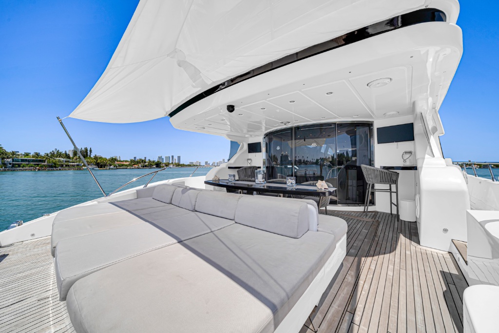 Aft deck lounge seating