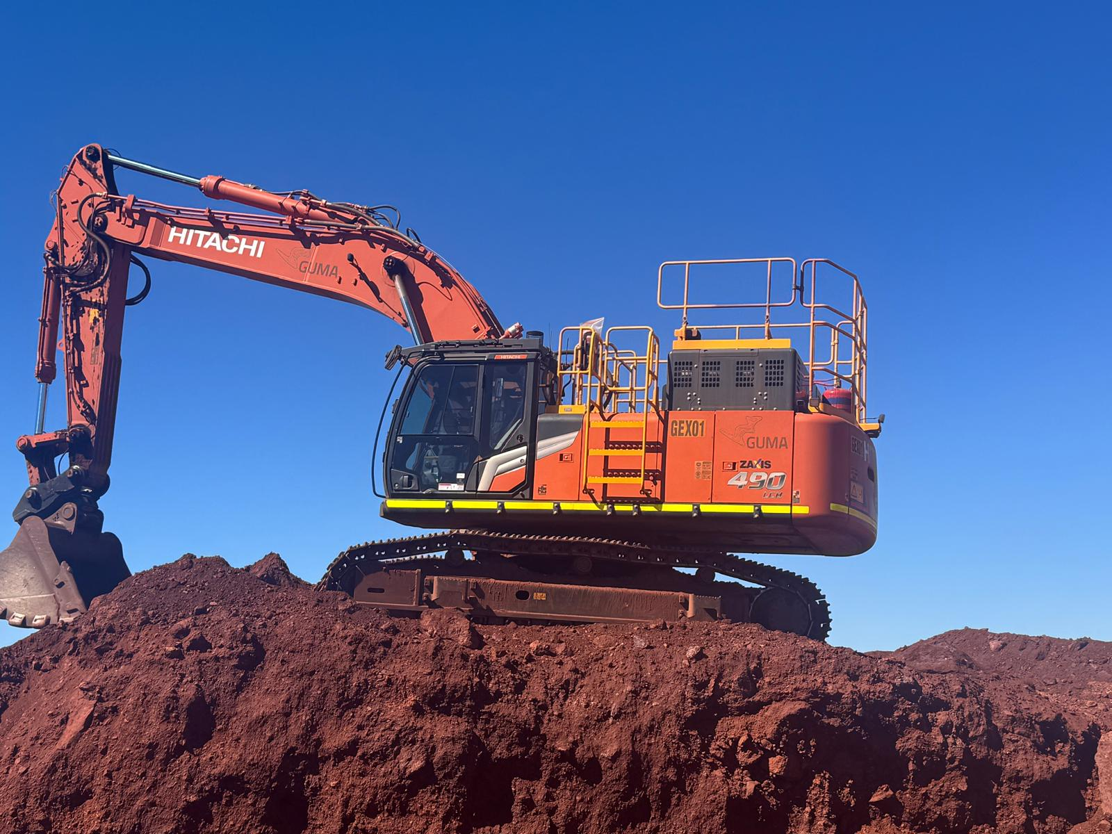 Hitachi Zaxis 490 LCH excavator GEX01 on a red earth mound