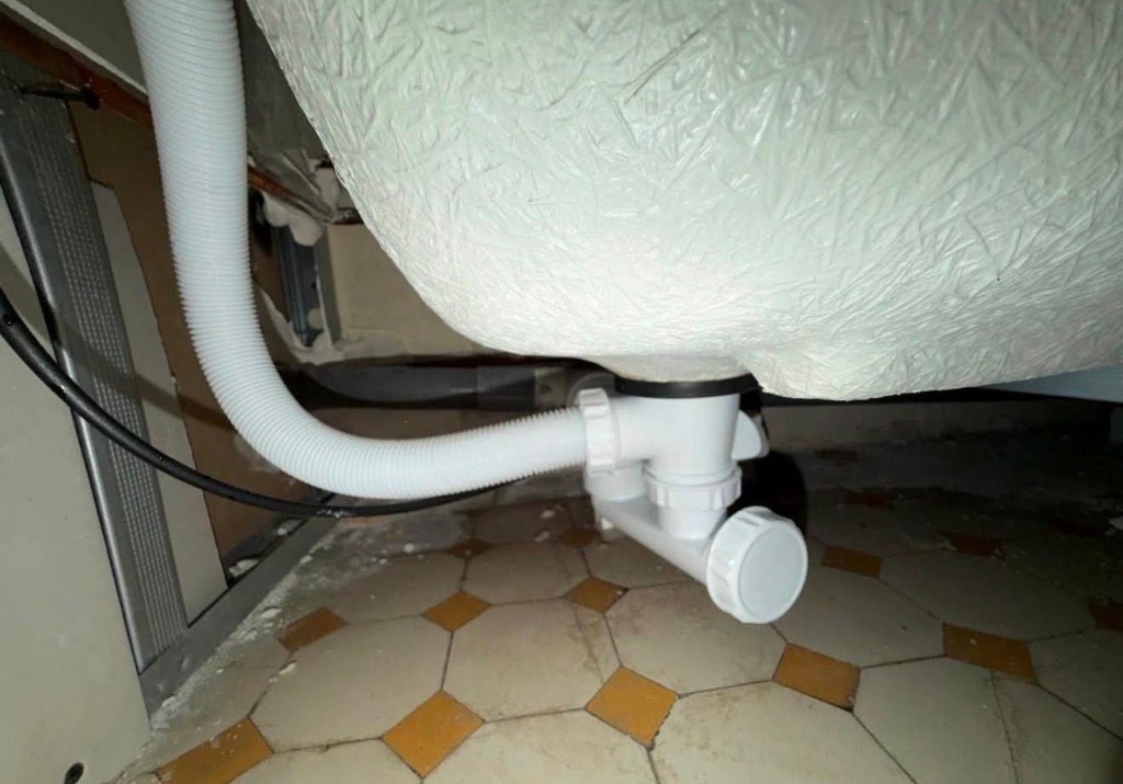 Remplacement de siphon et vidage de baignoire — Olivier Plomberie à Champs-sur-Marne (Seine-et-Marne)