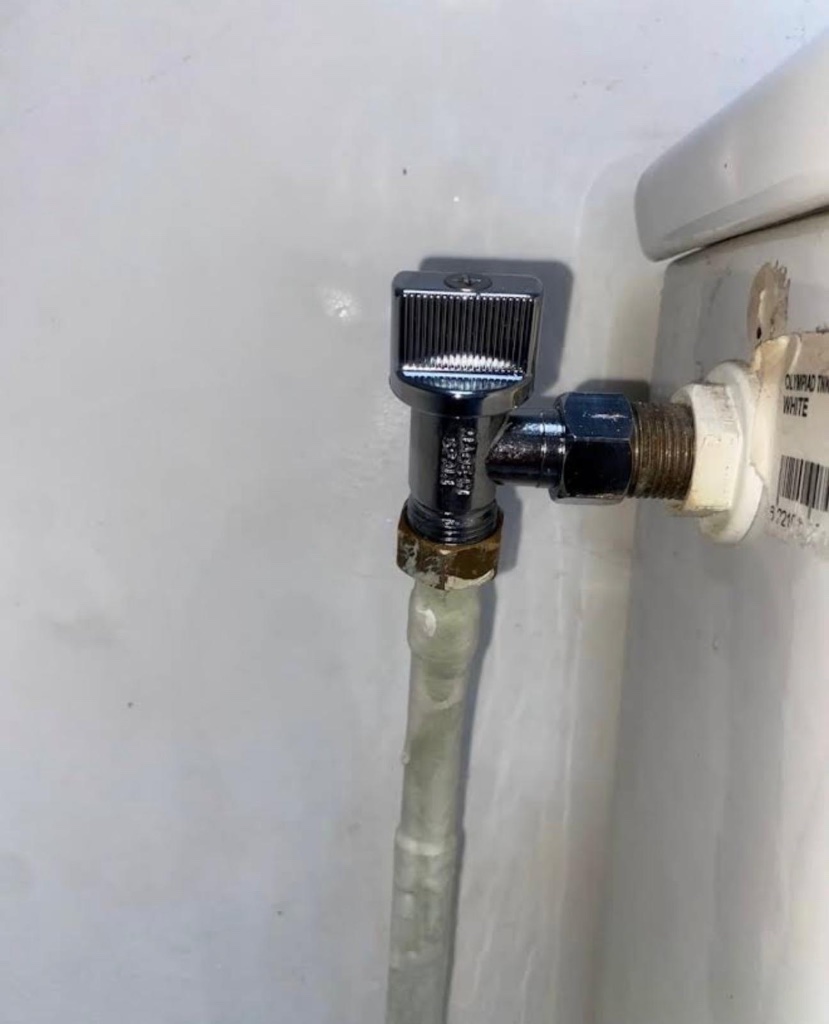 Robinet d'arrêt WC (alimentation chasse d'eau) — Olivier Plomberie à Torcy (Seine-et-Marne)
