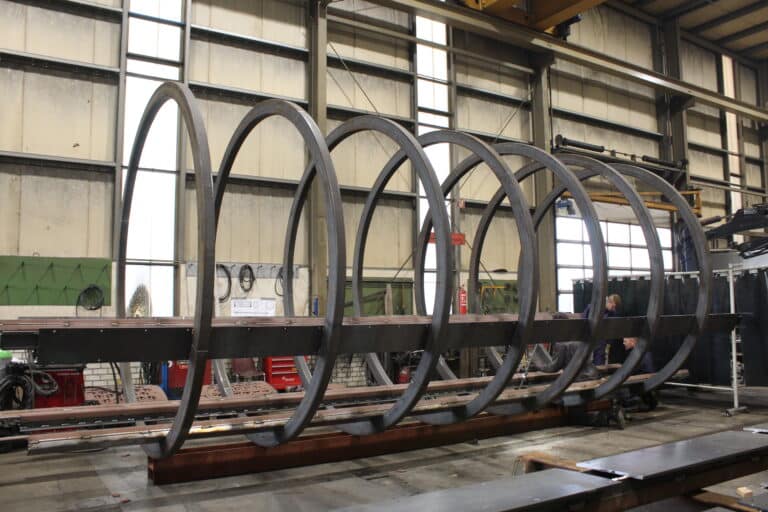 Lasser aan het werk bij P. van Eijzeren Constructie