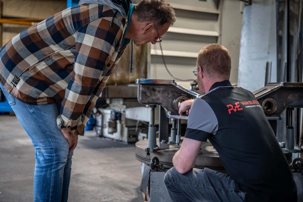 Precisiewerk tijdens CNC-verspaning