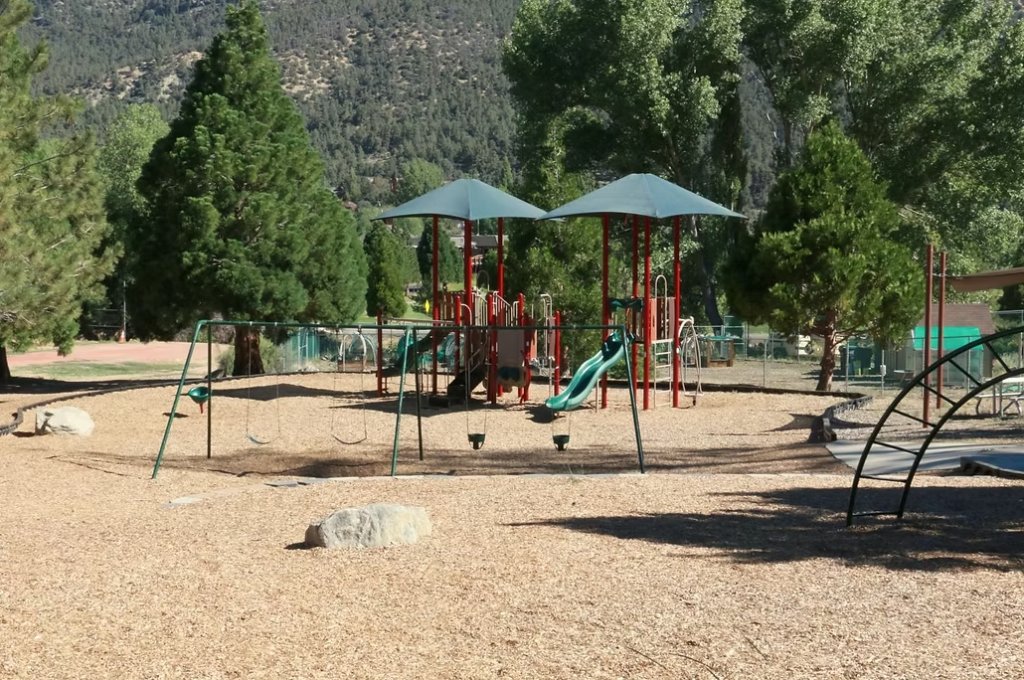 Lampkin Park grounds at Pine Mountain Club