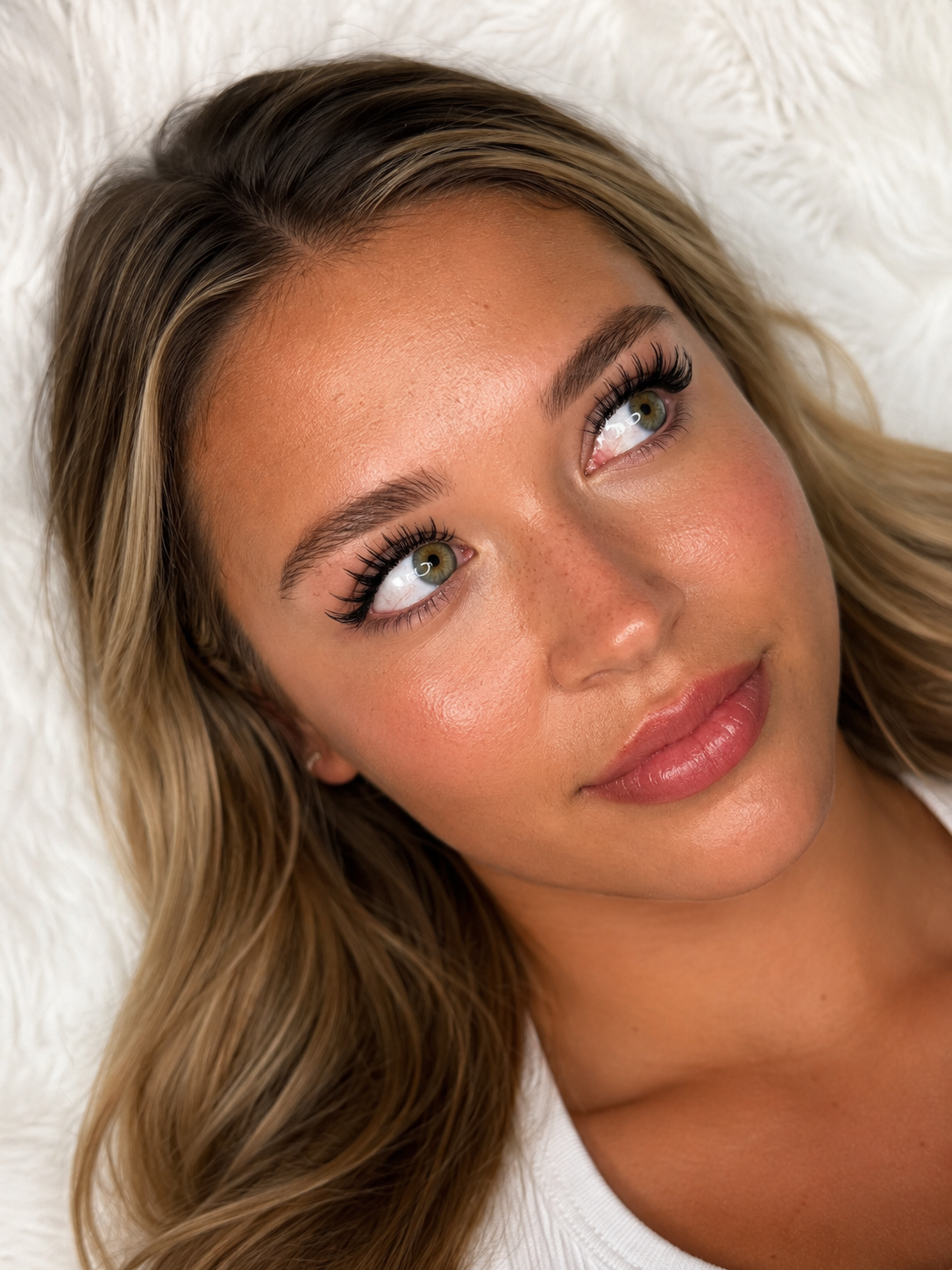 Volume lash extensions at SM Skin