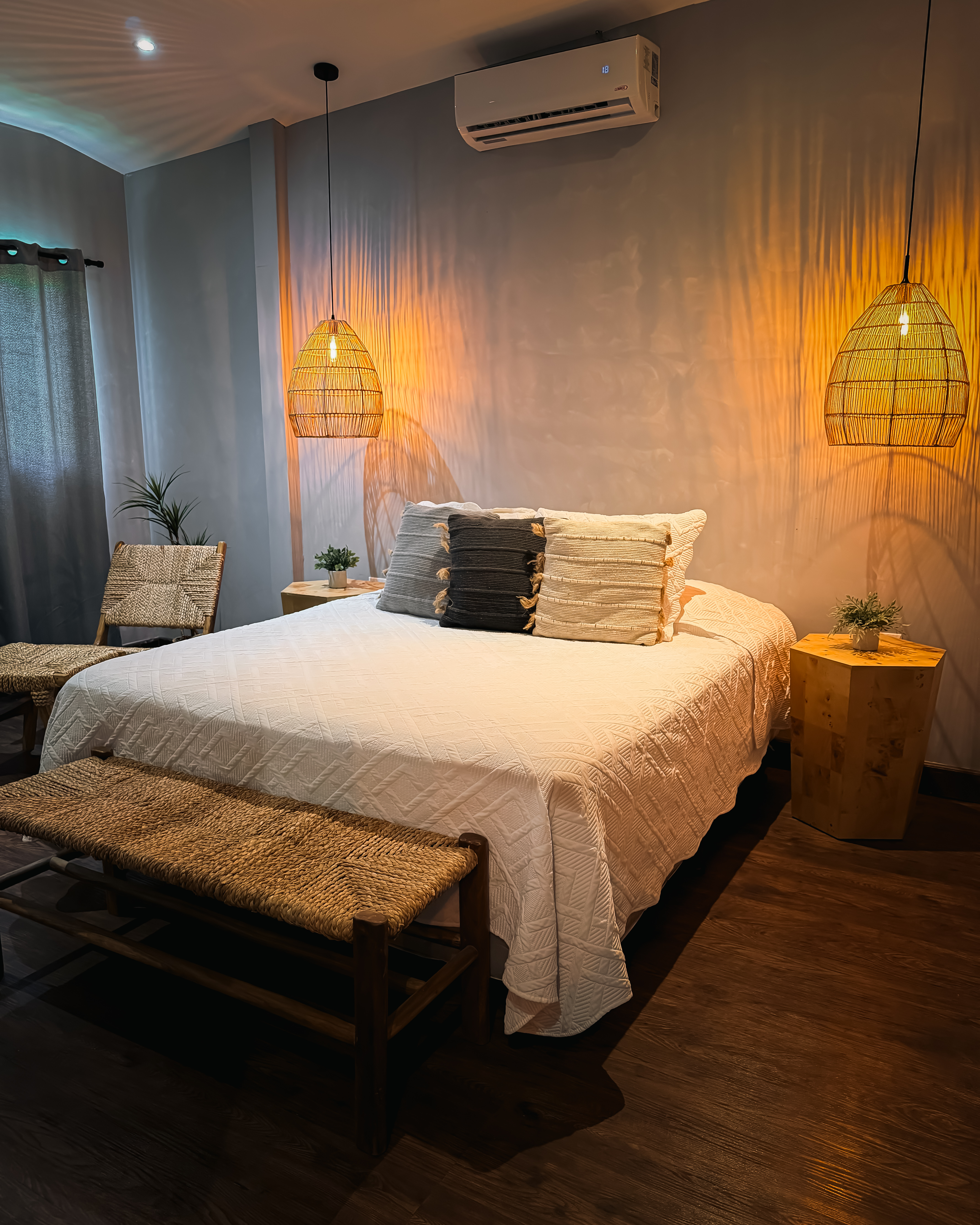 Deluxe Studio Apartment — Sea View 2