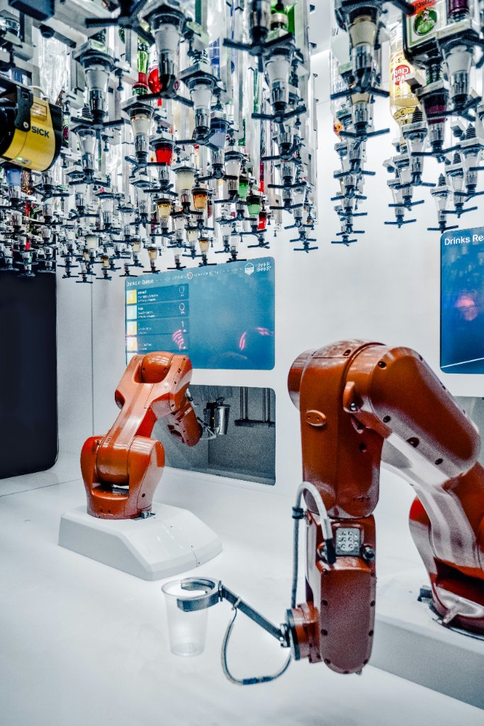 Autonomous robot navigating an automated warehouse