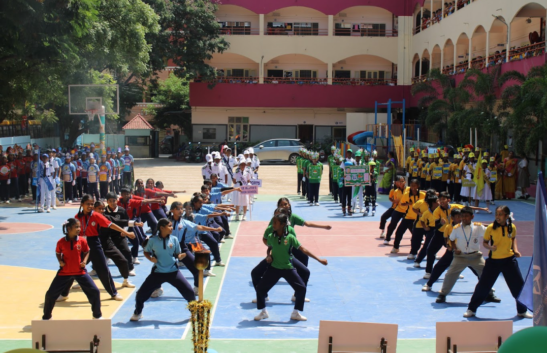 Versatile Panorama — Students' Coordinated Drill in the Courtyard