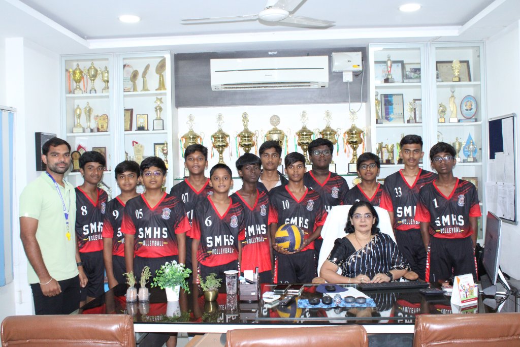 SMHS Volleyball Team with Coach