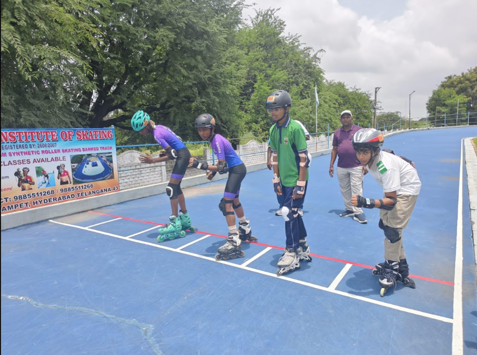 Skating — Starting Line-Up on Banked Track