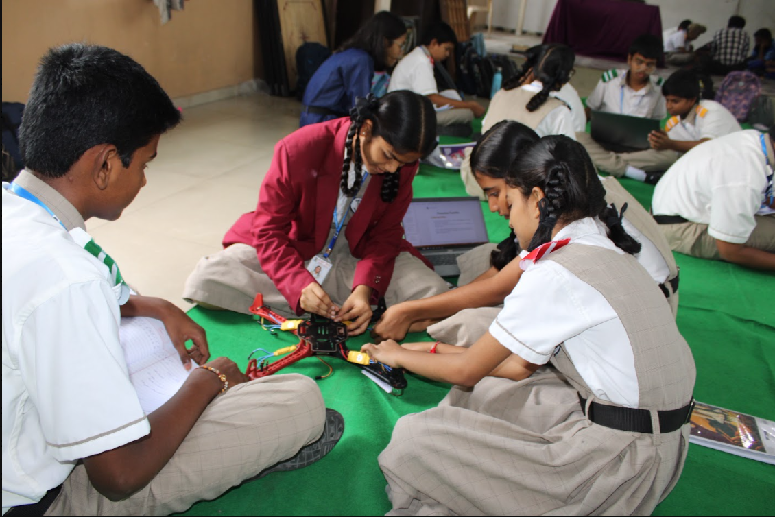 Robotics Workshop — Collaborative Build on the Green Mat
