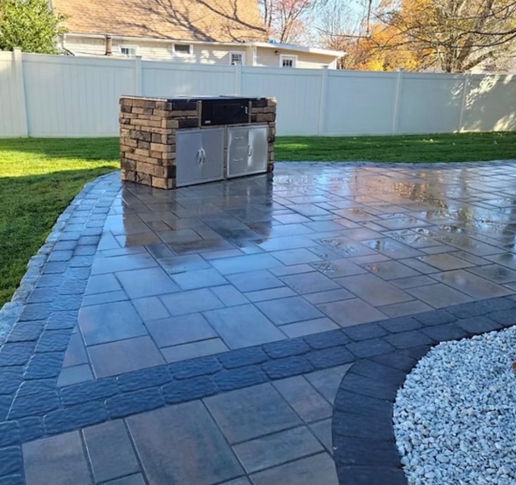 Paver Patio with Outdoor Kitchen