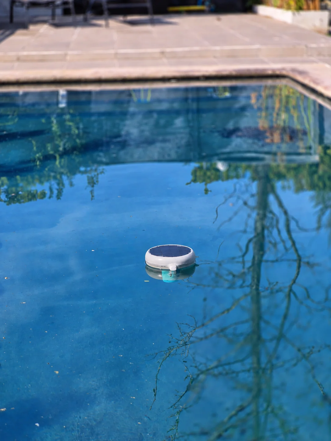 Casa Provenzal Chicureo — **Monitoreo de Piscina** — Implementamos un sistema de monitoreo para que nuestro cliente pueda conocer el estado del agua de su piscina y simplificar su mantenimiento.