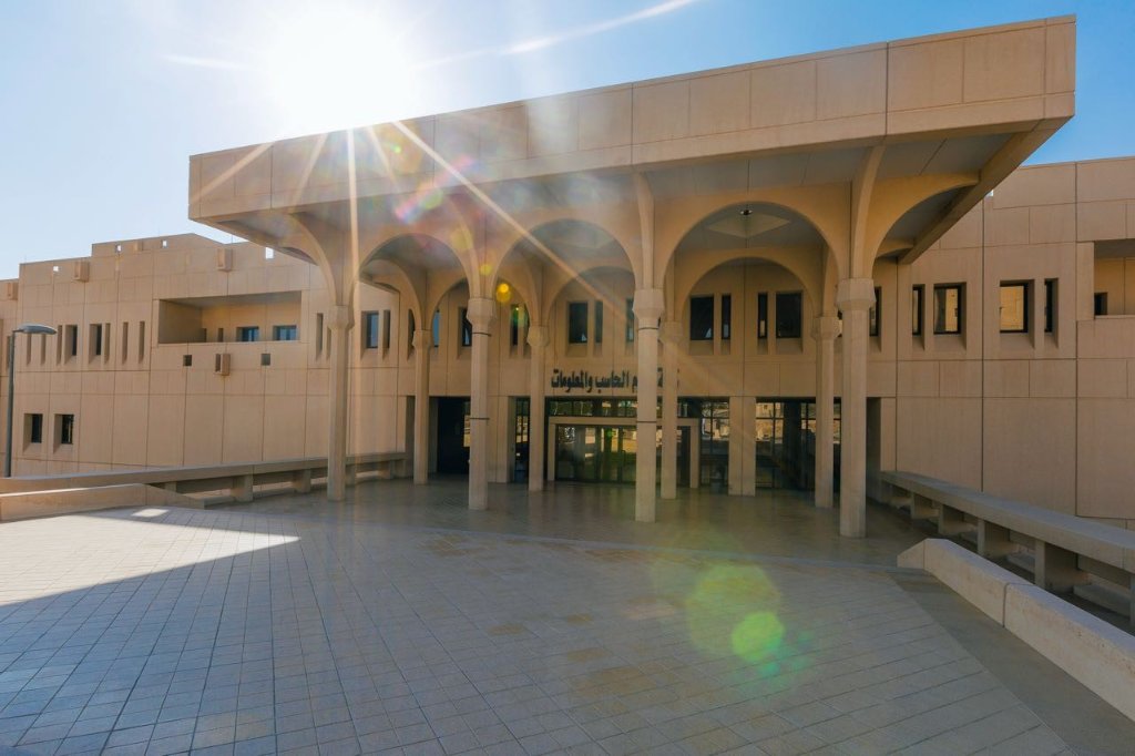 كلية علوم الحاسب والمعلومات