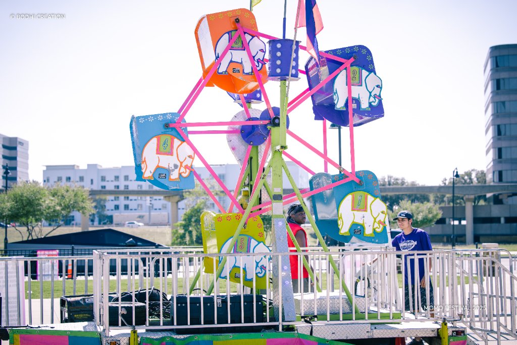 Elephant Ferris wheel carnival ride