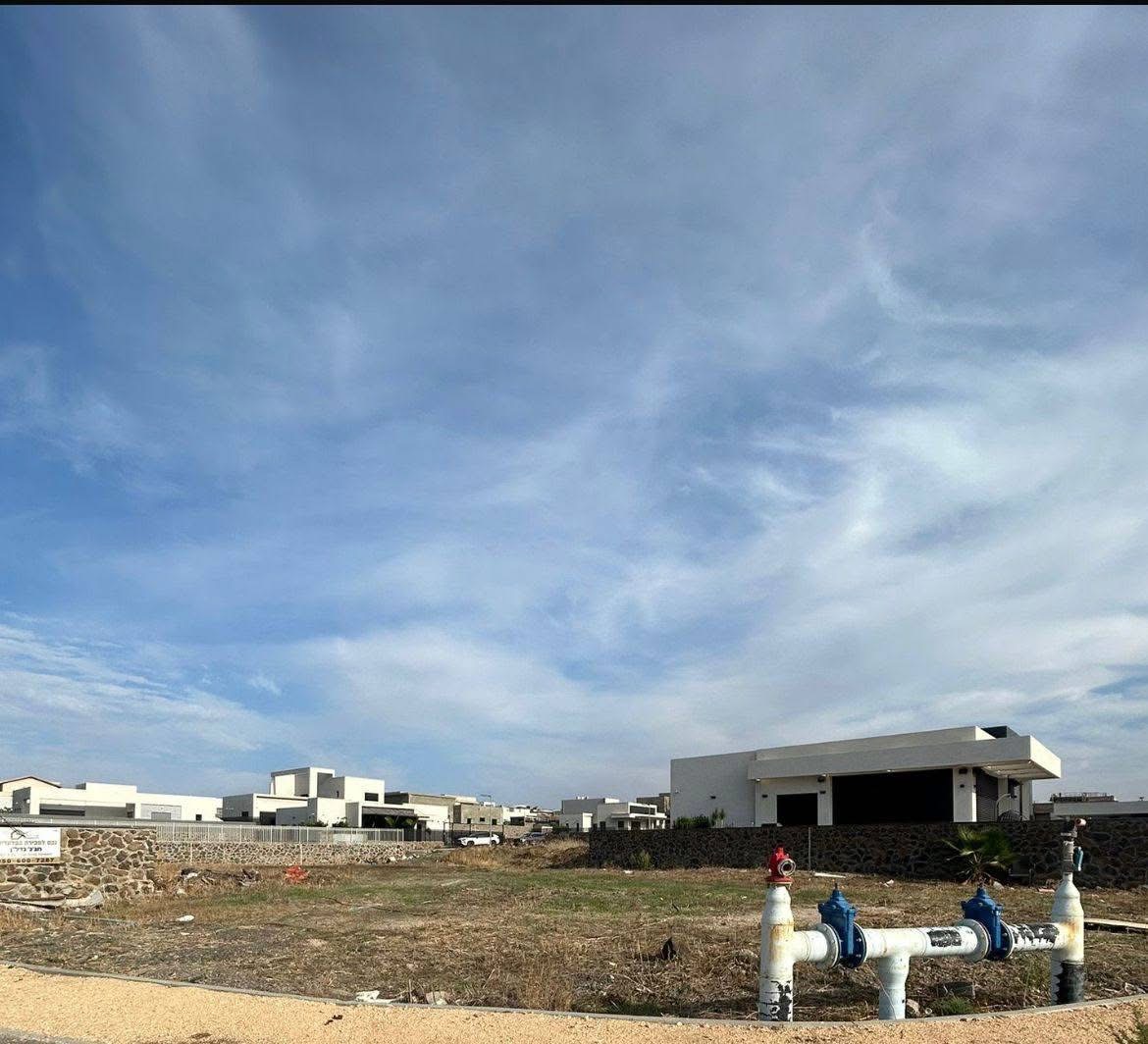 מגרש פינתי מופשר לבנייה ברובע 11 — קצרין