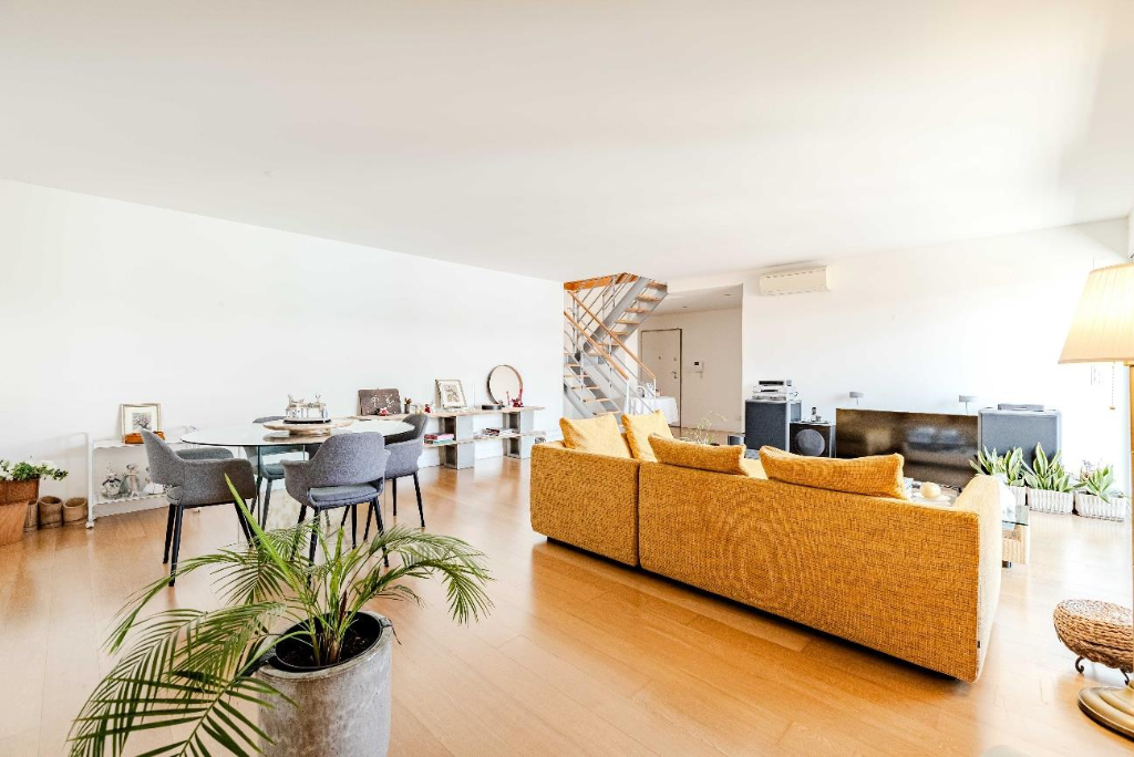 Living room of the Lisbon apartment Benjamín Valdivia sold for Hideo