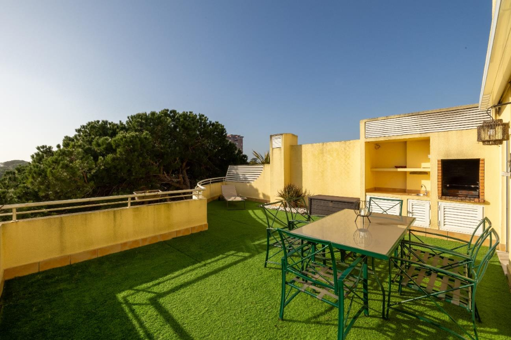 Terrace of the Costa da Caparica apartment sold for Christian