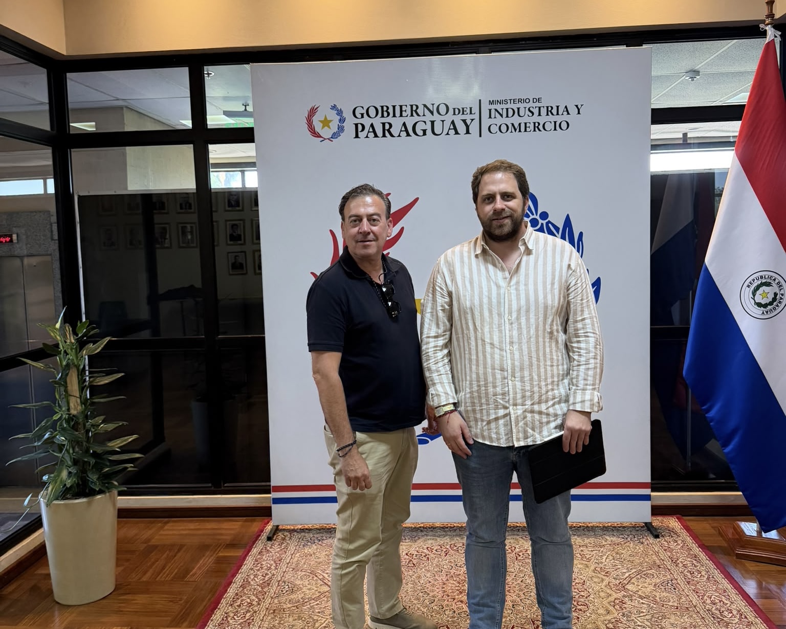 Encuentro con representantes del Gobierno del Paraguay