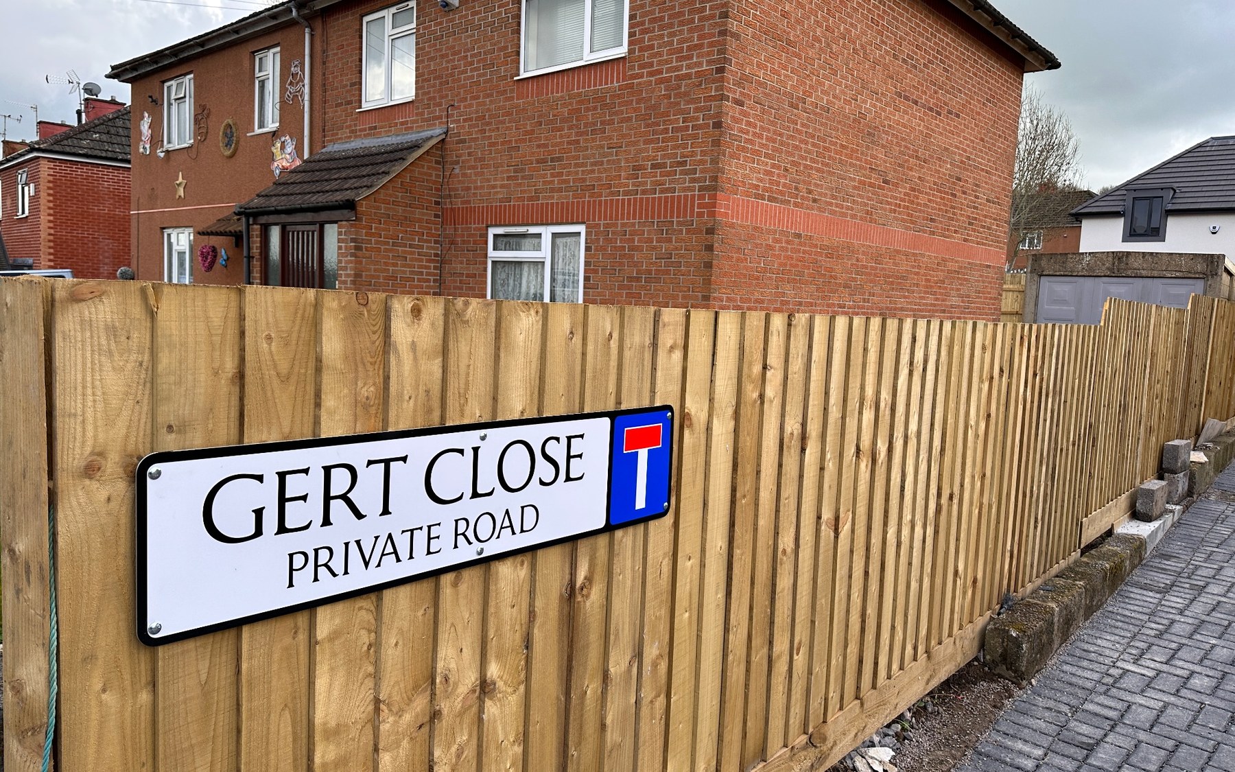 Gert Close private road sign