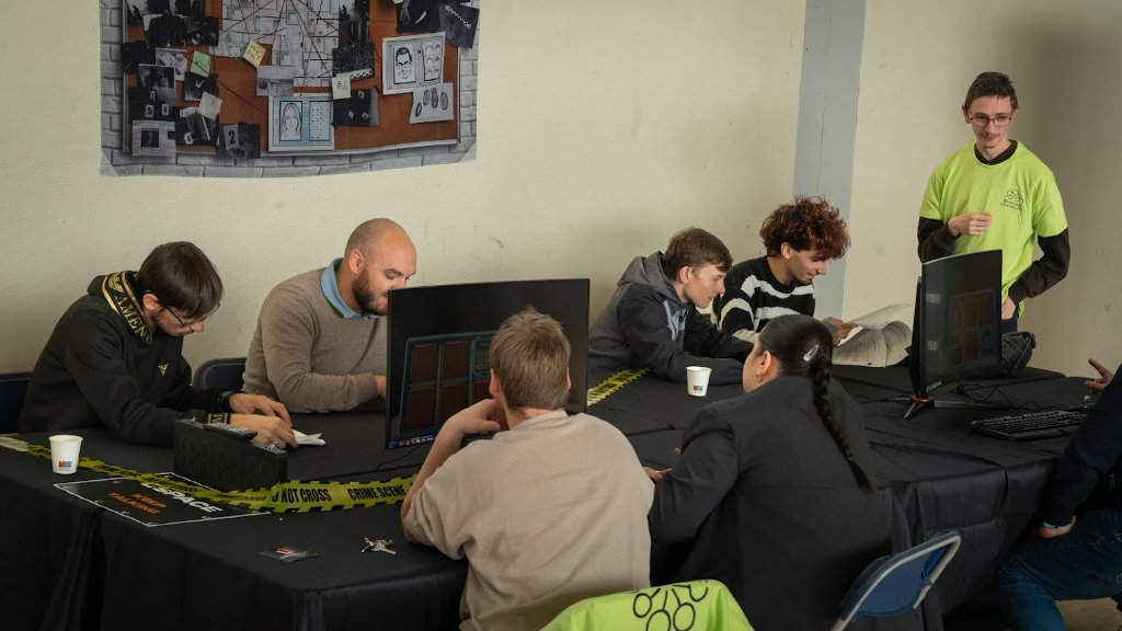 Groupe de jeunes participants à un atelier escape game collaboratif lors de LEVEL UP 2025