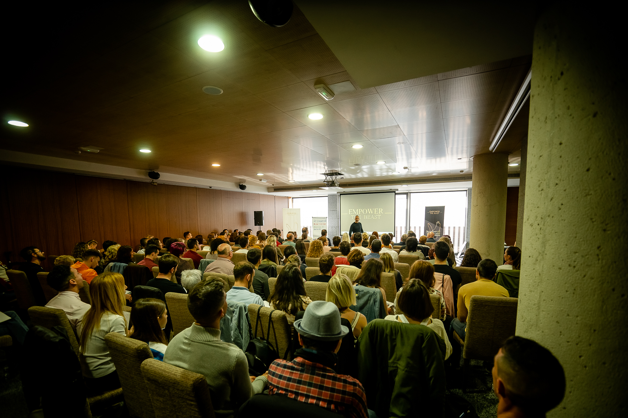 Momento de un evento presencial de Escuela Impulse