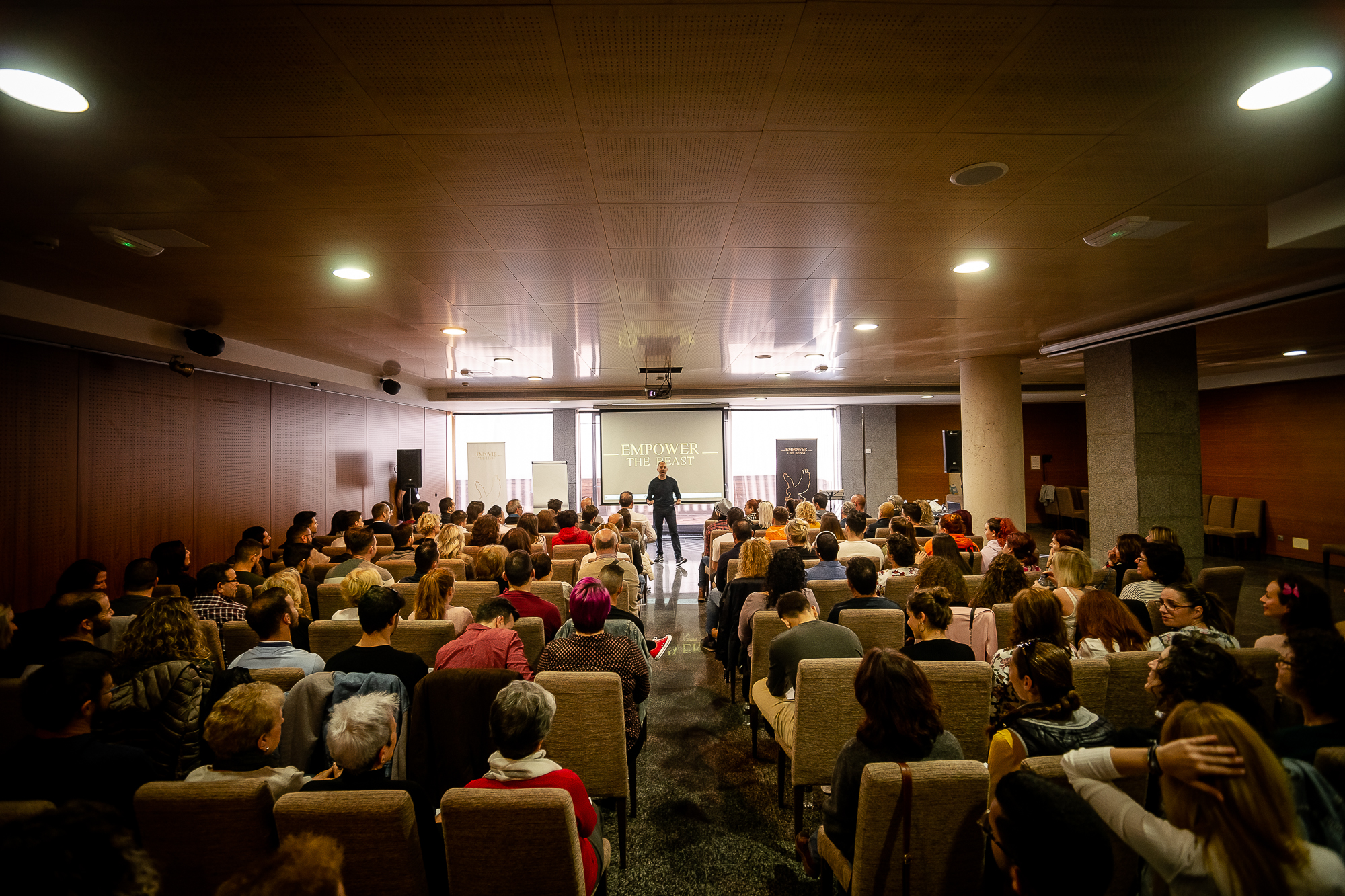 Momento de un evento presencial de Escuela Impulse