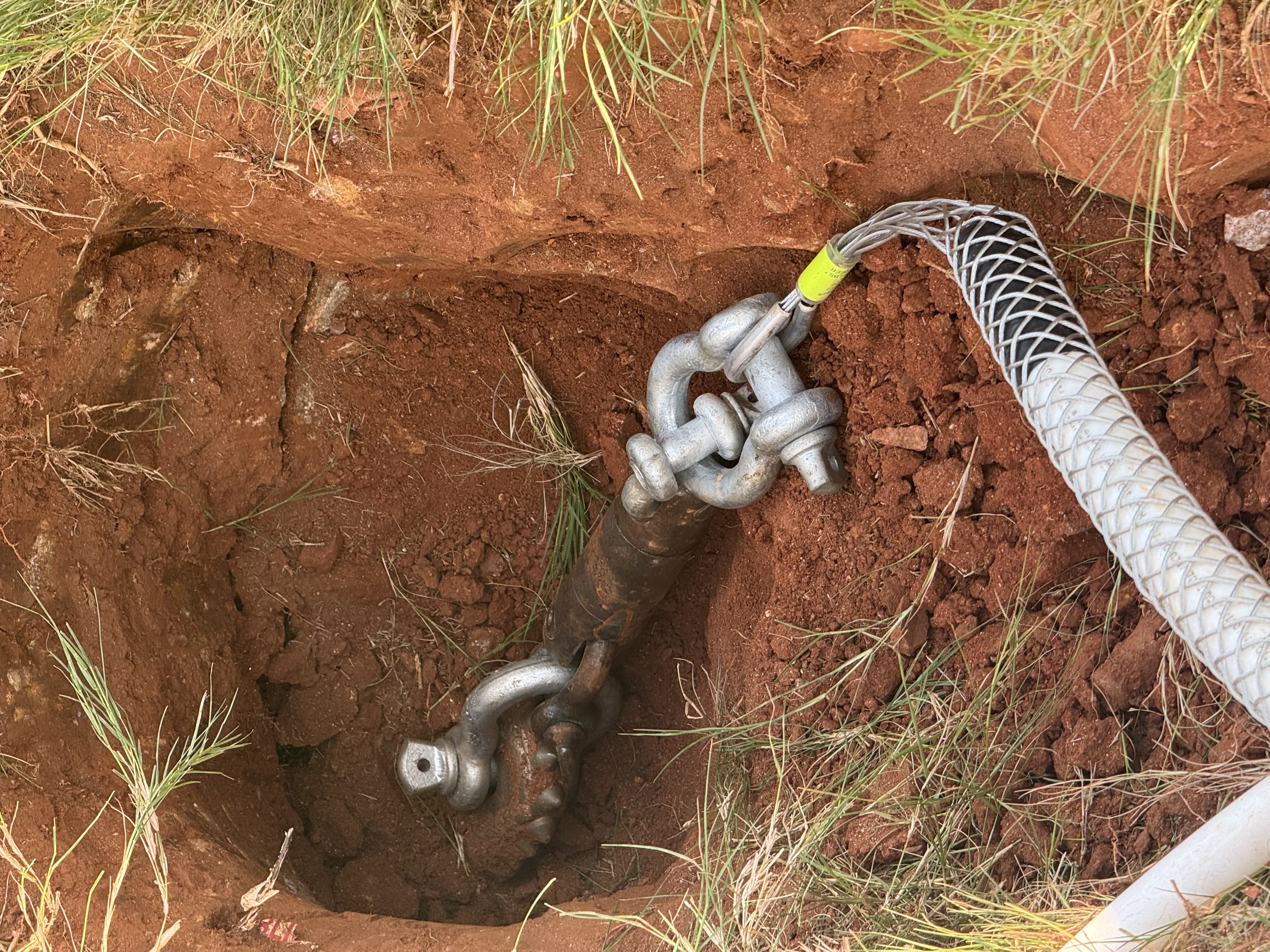 Pulling head — swivel and cable grip attached to the new seamless water line