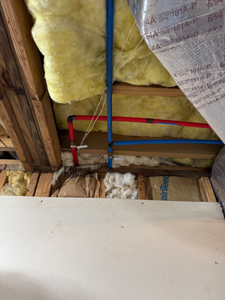Brass tee and valve assembly with insulated hot water branch