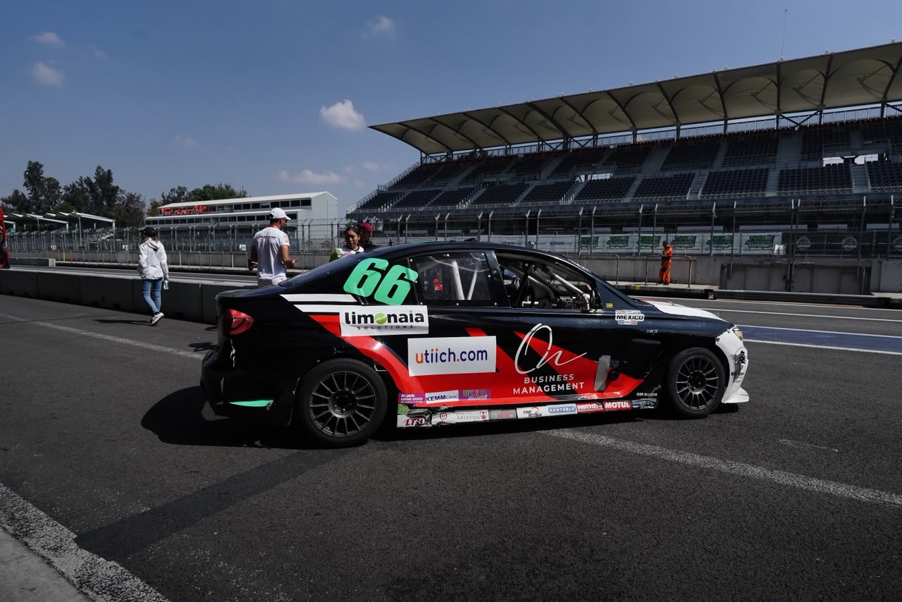 Auto Racing Experience #66 pit