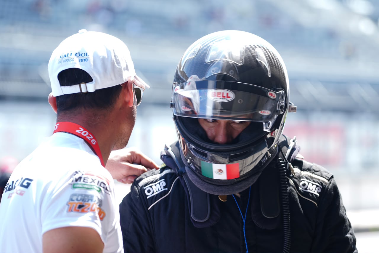 Piloto en paddock