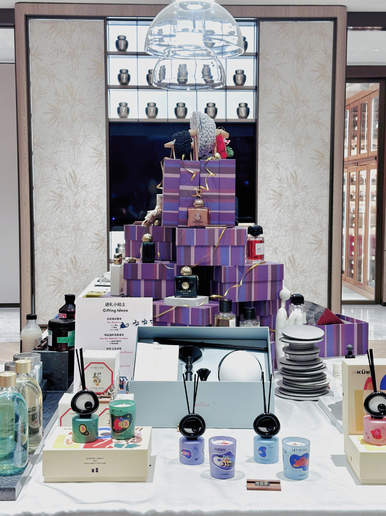 JOYCE BEAUTY × Skechers Christmas Market