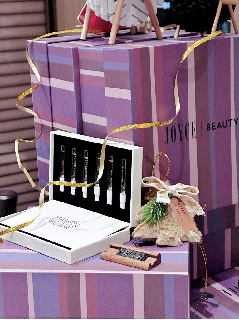 The completed gift tower at the JOYCE BEAUTY stand