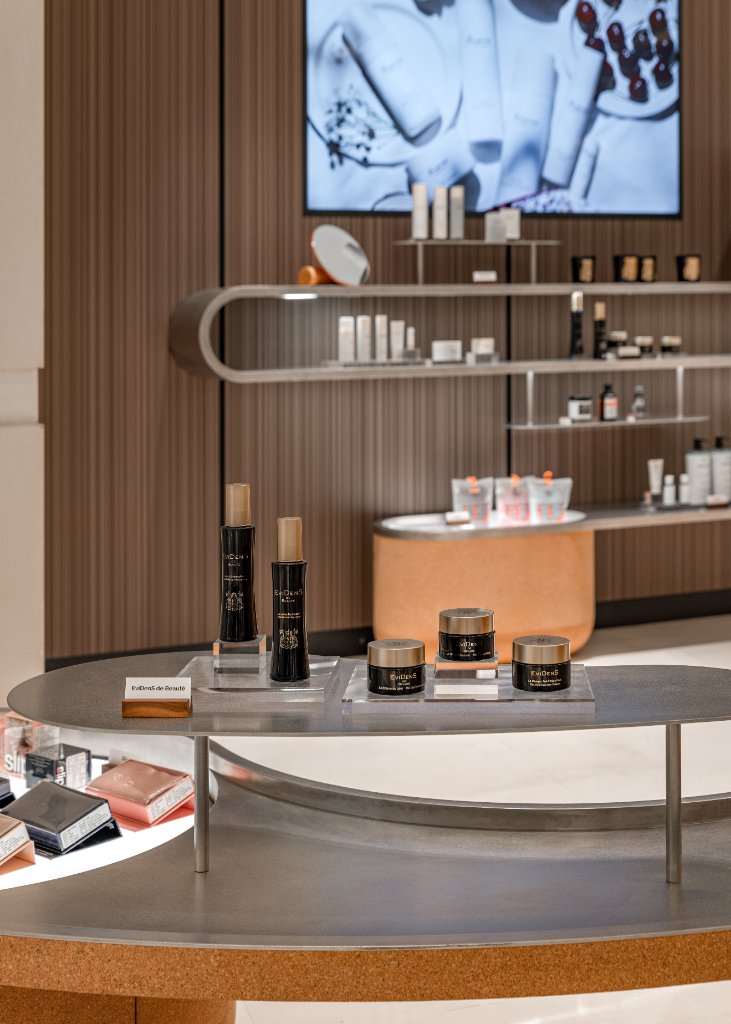 EviDenS de Beaute presented on the central display